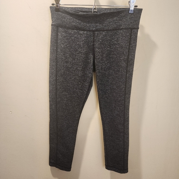 Under Armour women's Gray Capri Athletic leggings size S - Picture 1 of 11